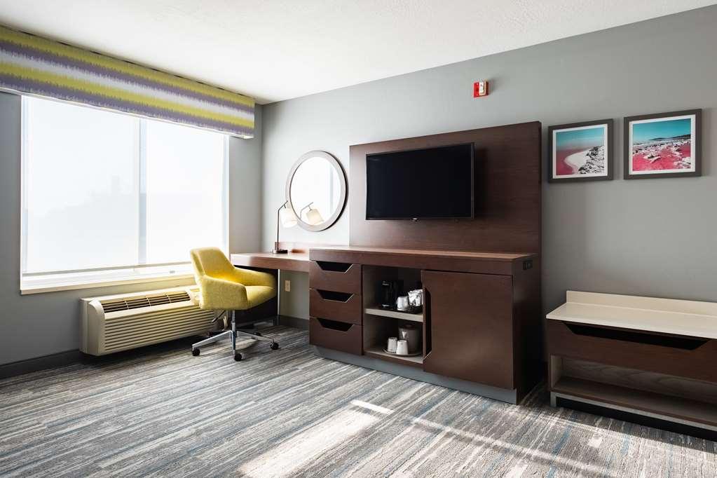 Hampton Inn & Suites Salt Lake City Airport Room photo